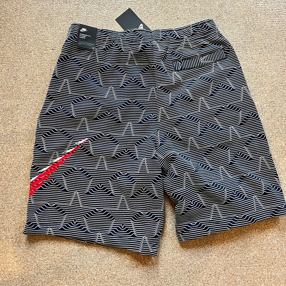 NWT men’s Nike star shorts